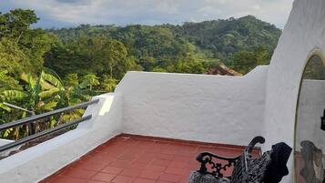 House, 4 Bedrooms, Balcony | Balcony