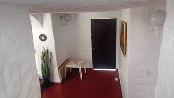 House, 4 Bedrooms, Balcony | Interior