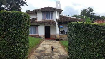 House, 4 Bedrooms, Balcony | Exterior