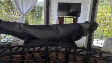 House, 4 Bedrooms, Balcony