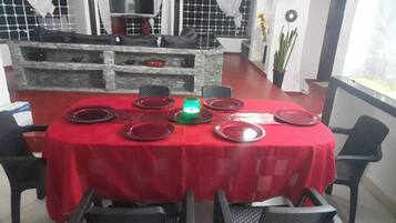 House, 4 Bedrooms, Balcony | Dining