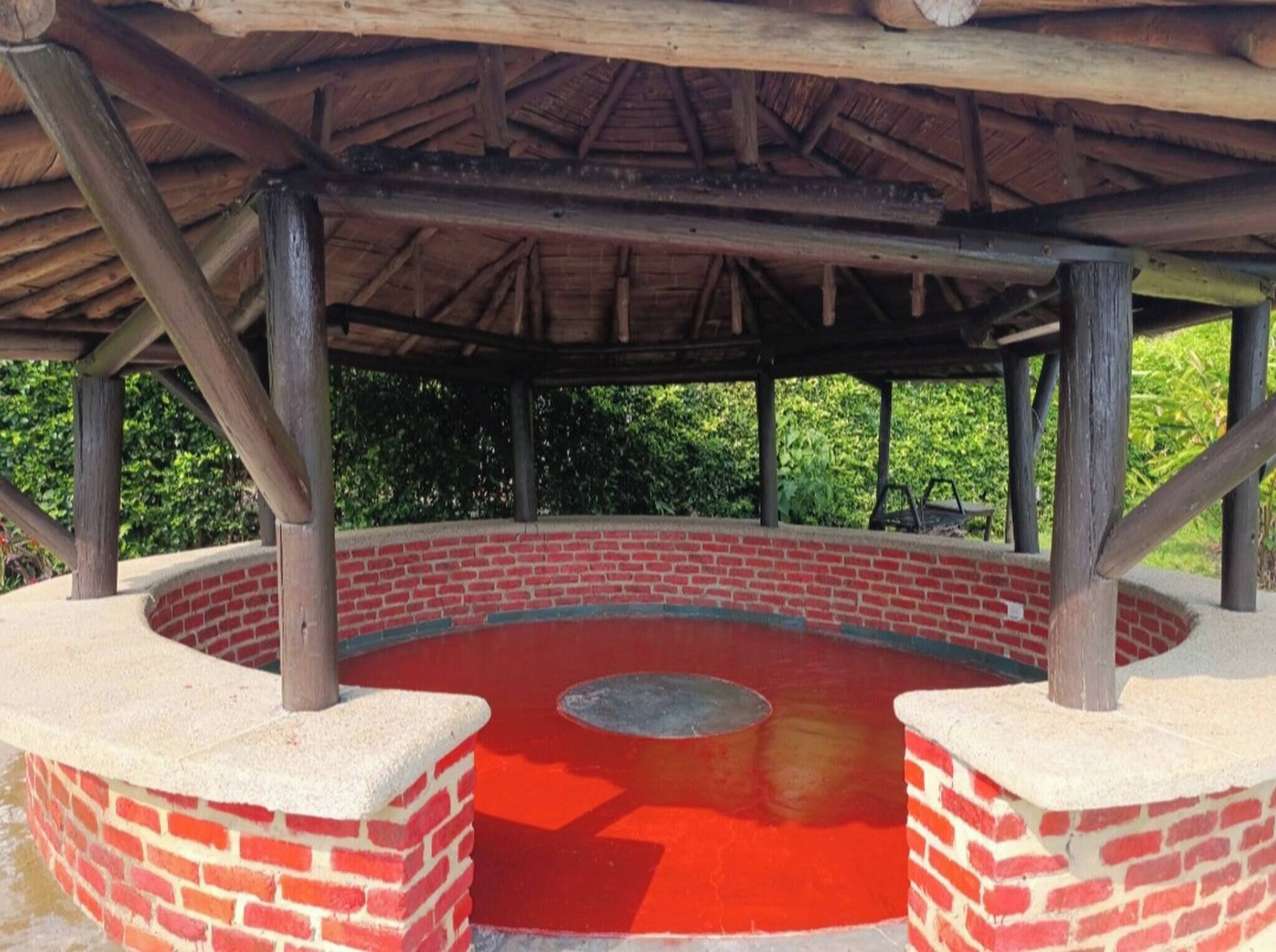 House, 4 Bedrooms, Balcony | Outdoor spa tub