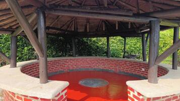 House, 4 Bedrooms, Balcony | Outdoor spa tub