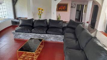 House, 4 Bedrooms, Balcony | Interior