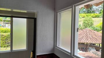 House, 4 Bedrooms, Balcony | Interior