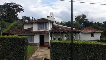 House, 4 Bedrooms, Balcony | Exterior