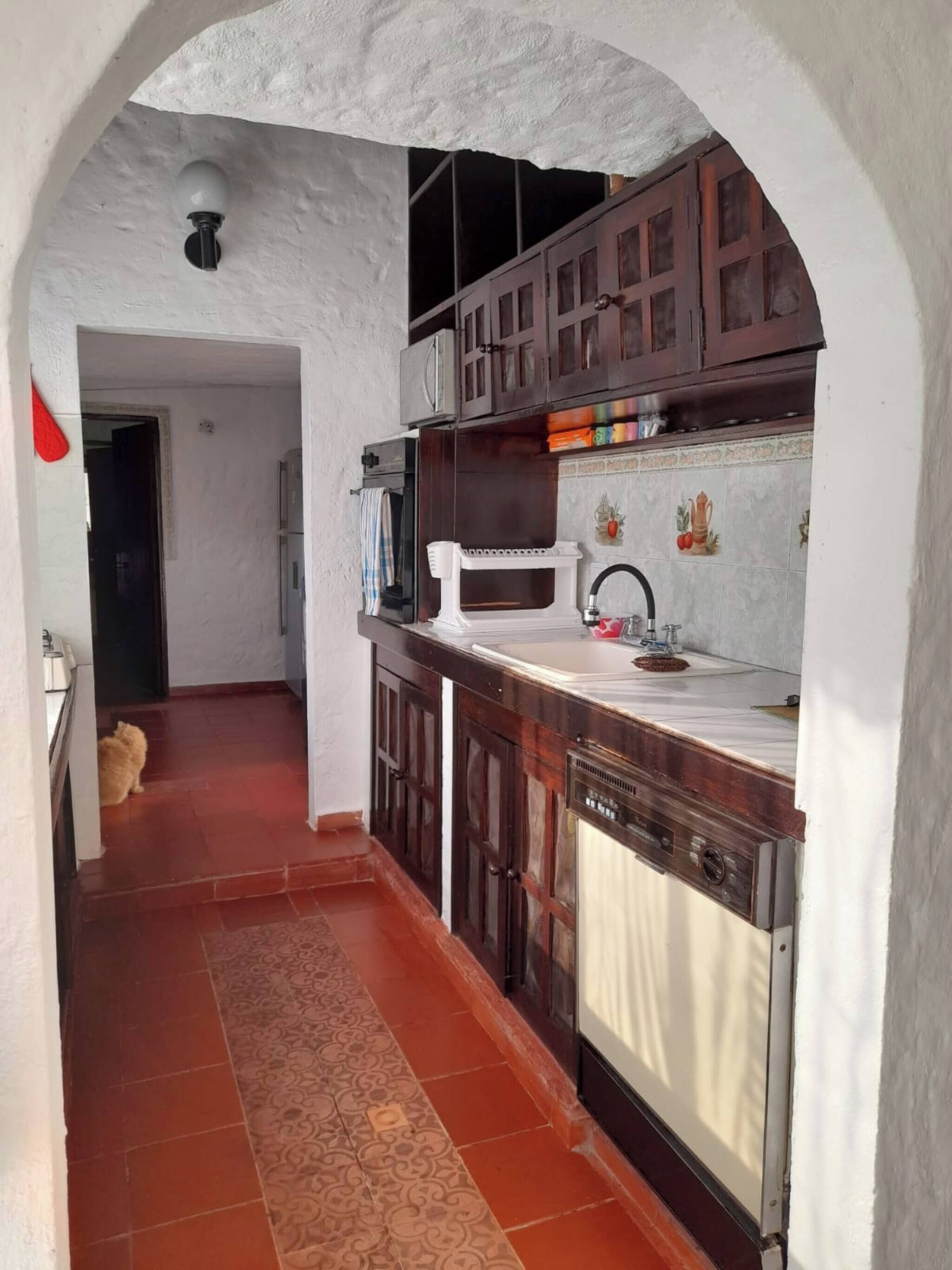 House, 4 Bedrooms, Balcony | Private kitchen