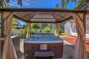 Bain à remous extérieur