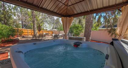 Historic Broadmoor Estate 5000 Sqft, Private Acer, Near Broadmoor Resort