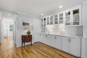 Interior - Historic Broadmoor Estate 5000 Sqft, Private Acer, Near Broadmoor Resort (Colorado Springs)