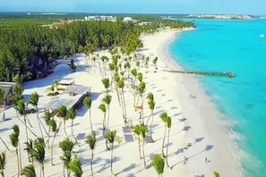Beach nearby - Punta Cana 3BR Condo - Pool & Jacuzzi - Gated - 15 Min to Bávaro Beach (Punta Cana)