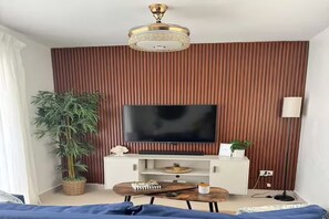 Smart TV - Punta Cana 3BR Condo - Pool & Jacuzzi - Gated - 15 Min to Bávaro Beach (Punta Cana)