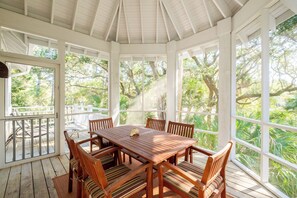 Outdoor dining - Nestled amongst the oaks and palms of the maritime forest, this charming four-bedroom (Bald Head Island)
