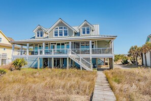 Exterior - Harmony Cottage is a four-bedroom, 4.5 bath seaside sanctuary centrally located on Bald Head Island (Bald Head Island)