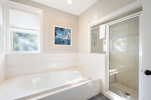 Shower, hair dryer, towels - Nestled beside Bald Head (Bald Head Island)