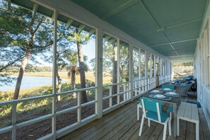 Outdoor dining - Nestled beside Bald Head (Bald Head Island)