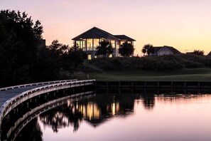 Exterior - Chippin' & Sippin' gives you the best of the beach AND the golf course (Bald Head Island)