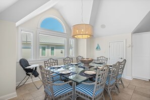 Dining - Grab your suit, because the Tides Inn on Bald Head is going to rock your beach vacation! (Bald Head Island)