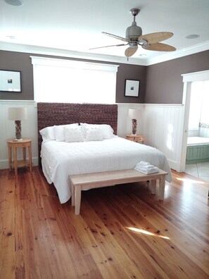 4 bedrooms, iron/ironing board, WiFi, bed sheets - This white picket-fenced Southern Charmer-close to East Beach (Bald Head Island)