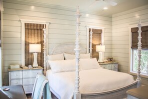 4 bedrooms, iron/ironing board, WiFi, bed sheets - Moondance delights with its designer touches! (Bald Head Island)