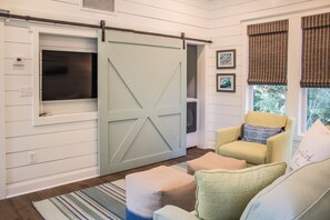 TV - Moondance delights with its designer touches! (Bald Head Island)