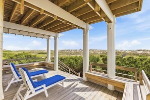 Terrace/patio - Sandbagger is an unforgettable luxury beach retreat with hypnotic views. (Bald Head Island)