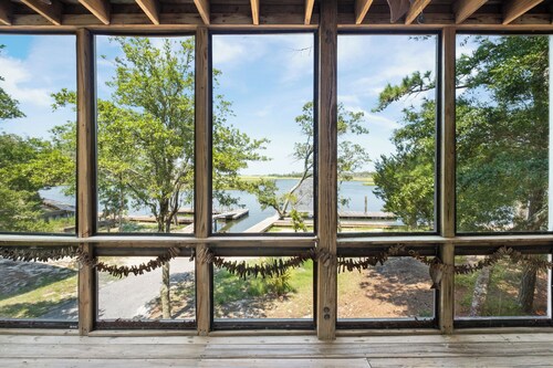 You can't get any closer to Bald Head's stunning marsh than Timbercreek 11B!