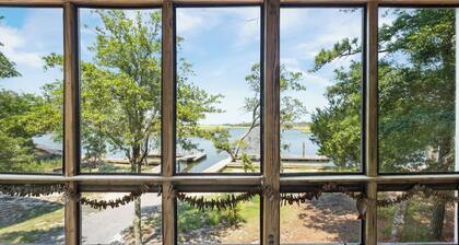 You can't get any closer to Bald Head's stunning marsh than Timbercreek 11B!