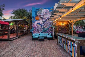 Property grounds - Double Queen Room with Free Parking at Miami's Best Boutique Hotel (Miami)