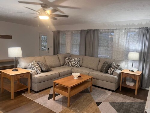 Spacious home w/dual entrance for added privacy. Near HMT system, dining & shops