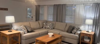 Spacious home w/dual entrance for added privacy. Near HMT system, dining & shops