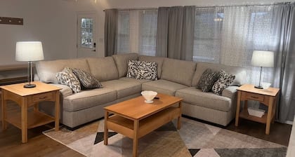 Spacious home w/dual entrance for added privacy. Near HMT system, dining & shops