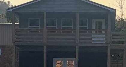 Spacious home w/dual entrance for added privacy. Near HMT system, dining & shops