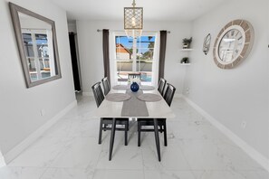 Dining - Lovely Pool House in Kissimmee (Kissimmee)