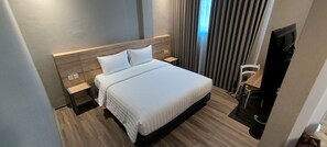 Doppia Deluxe, vista città | Una scrivania, postazione laptop, ferro/asse da stiro, Wi-Fi gratuito