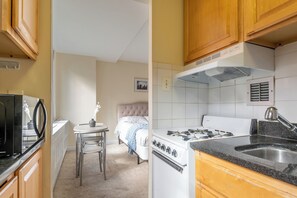 Unclassified image, 5 of 11, button - Central & cozy studio 5min walk to Rosslyn metro (Arlington)