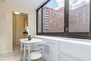 Unclassified image, 3 of 11, button - Central & cozy studio 5min walk to Rosslyn metro (Arlington)