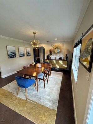 Dining - The Pink Flamingo - Oasis w/ Heated Pool, Hot Tub, Heated Outdoor Shower (Oakland Park)