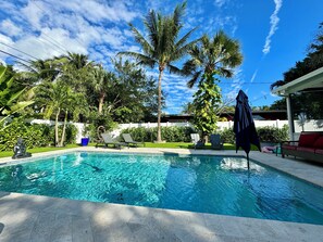 Pool - The Pink Flamingo - Oasis w/ Heated Pool, Hot Tub, Heated Outdoor Shower (Oakland Park)
