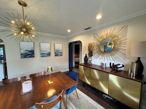 Dining - The Pink Flamingo - Oasis w/ Heated Pool, Hot Tub, Heated Outdoor Shower (Oakland Park)