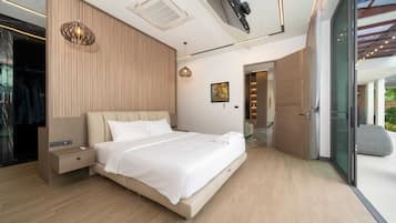 Caja de seguridad en la habitación y cortinas blackout