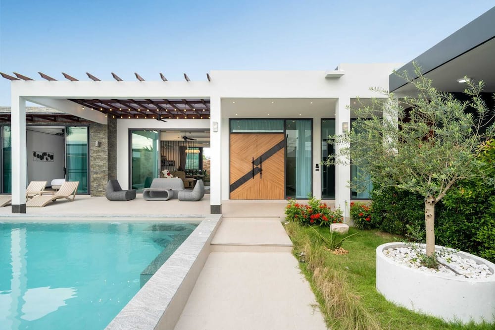 Baan Don 3 BR Pool Villa near Layan