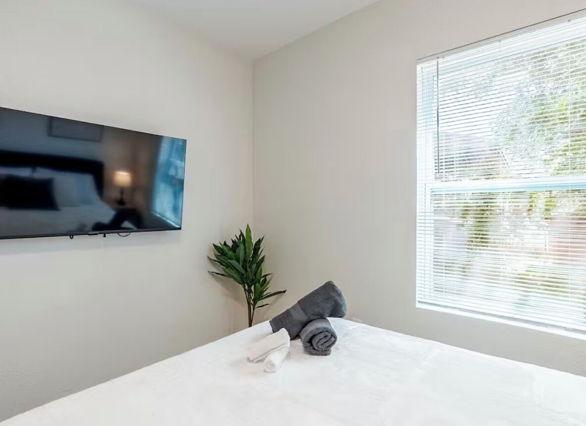 4 bedrooms, iron/ironing board, free WiFi, bed sheets