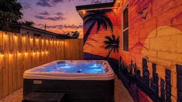 Bain à remous extérieur