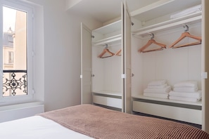 2 habitaciones, tabla de planchar con plancha, wifi y ropa de cama 