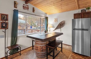 Dining - Sweet Sugarloaf Cabin (Big Bear)