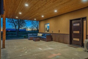 Terrace/patio - Stone House — Historic Charm, Modern Soul, Mountain Views (Hesperus)