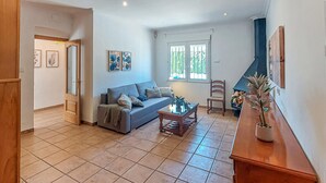 A living room with a sofa, coffee table, and a potted plant. - House in Banyeres de Mariola (Banyeres de Mariola)