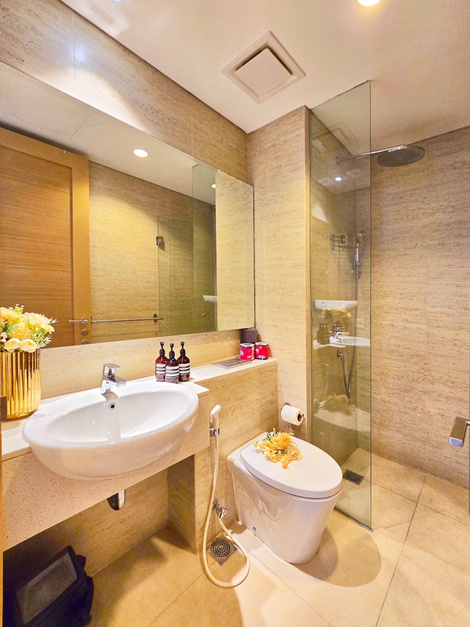 Appartamento, 2 camere da letto, vista città | Bagno | Doccia, set di cortesia gratuito, asciugacapelli, asciugamani