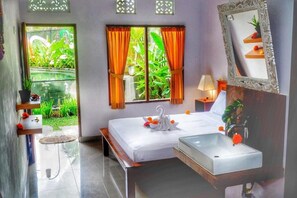 Unclassified image, 2 of 31, button - canang gardens (Ubud)